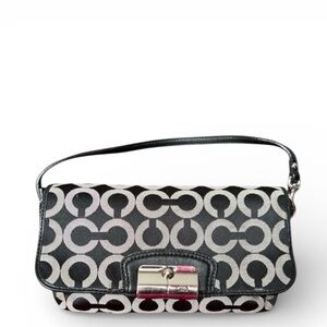 Coach Op Art Kristin Wristlet-EUC